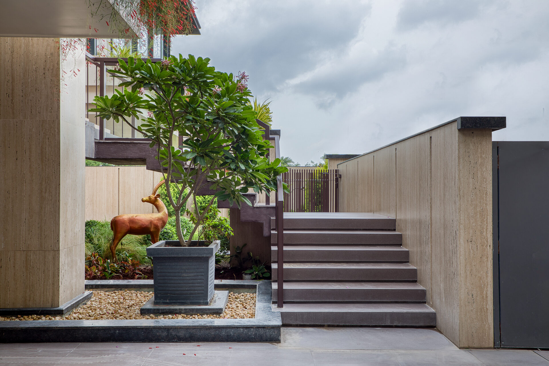 House of Linear Lines 19